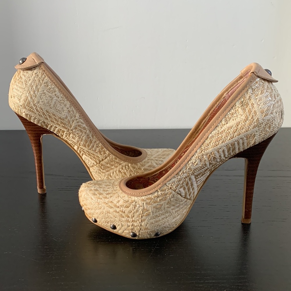NOT RATED rattan high heel